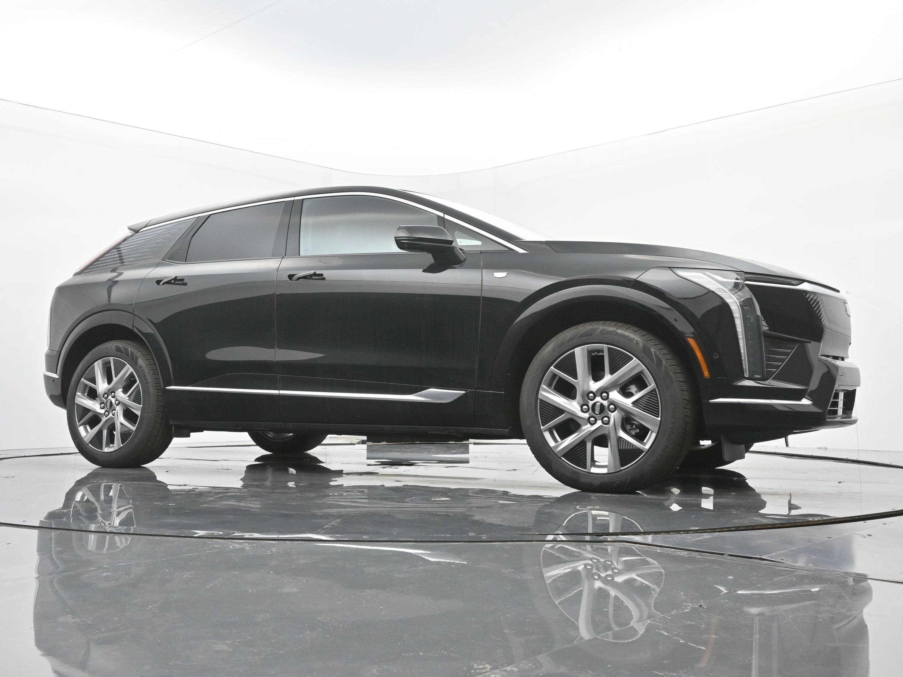 New 2025 Cadillac Optiq Luxury 2 w/ LPO, Floor Liner Package image 21