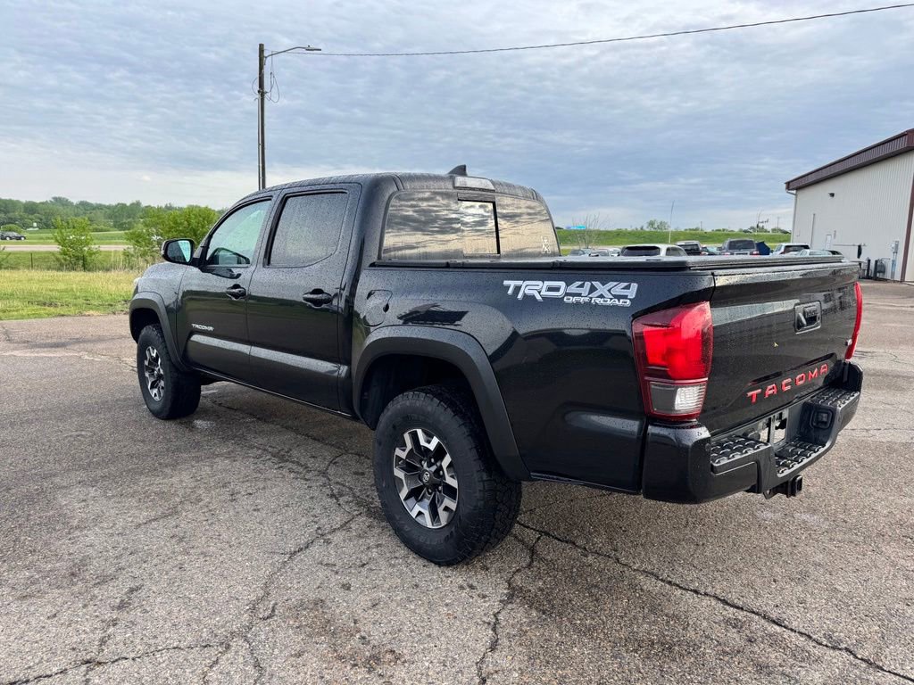 Used 2019 Toyota Tacoma TRD Off-Road AWD/4WD image 16