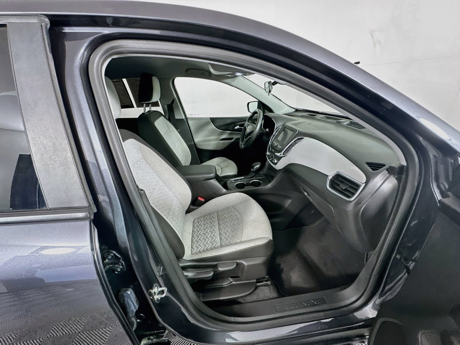 Used 2022 Chevrolet Equinox LS w/ LS Convenience Package FWD image 25