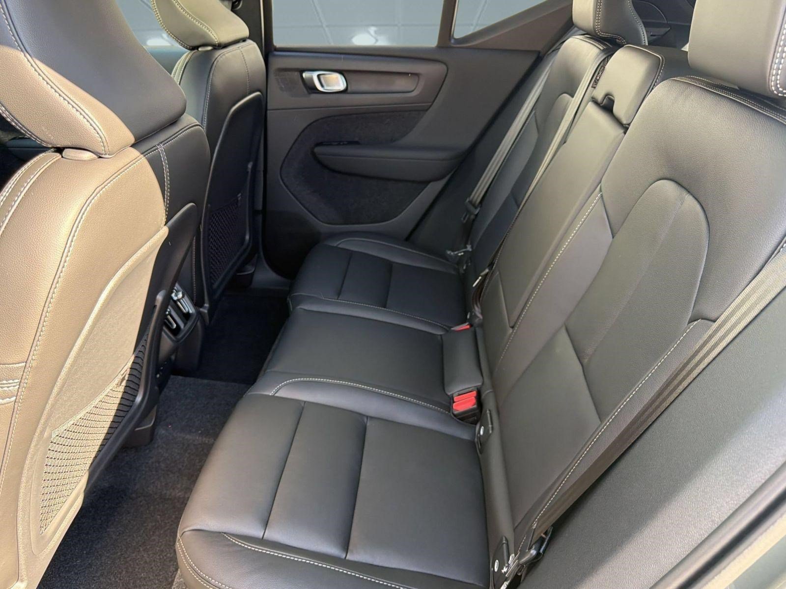 New 2026 Volvo XC40 B4 Core w/ Climate Package FWD image 24