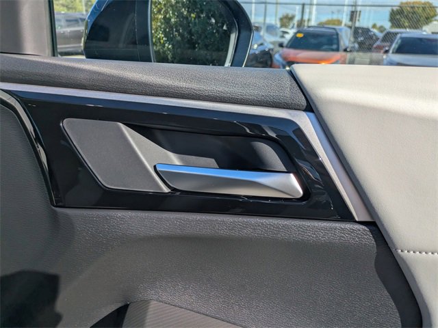 New 2025 Mitsubishi Outlander SE image 33
