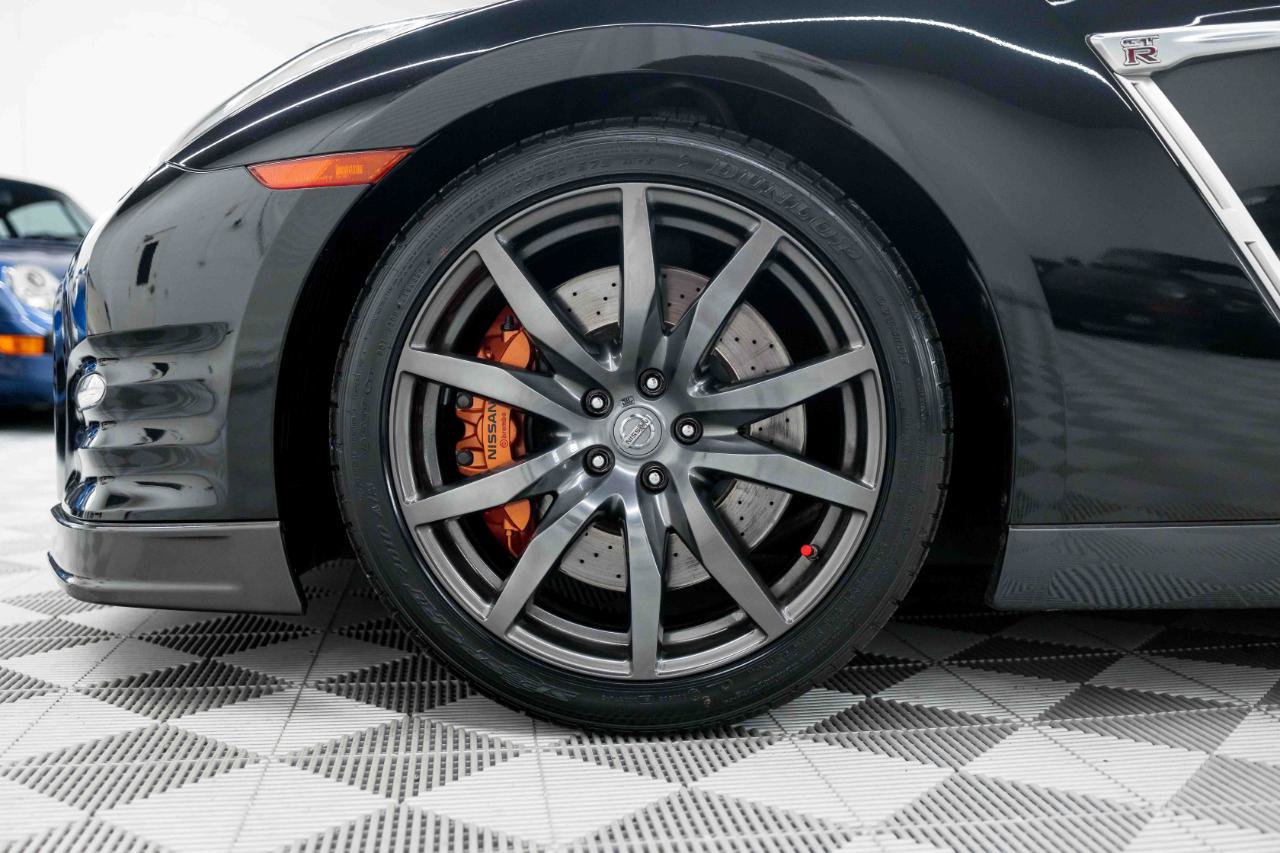 Used 2015 Nissan GT-R Premium AWD/4WD image 31