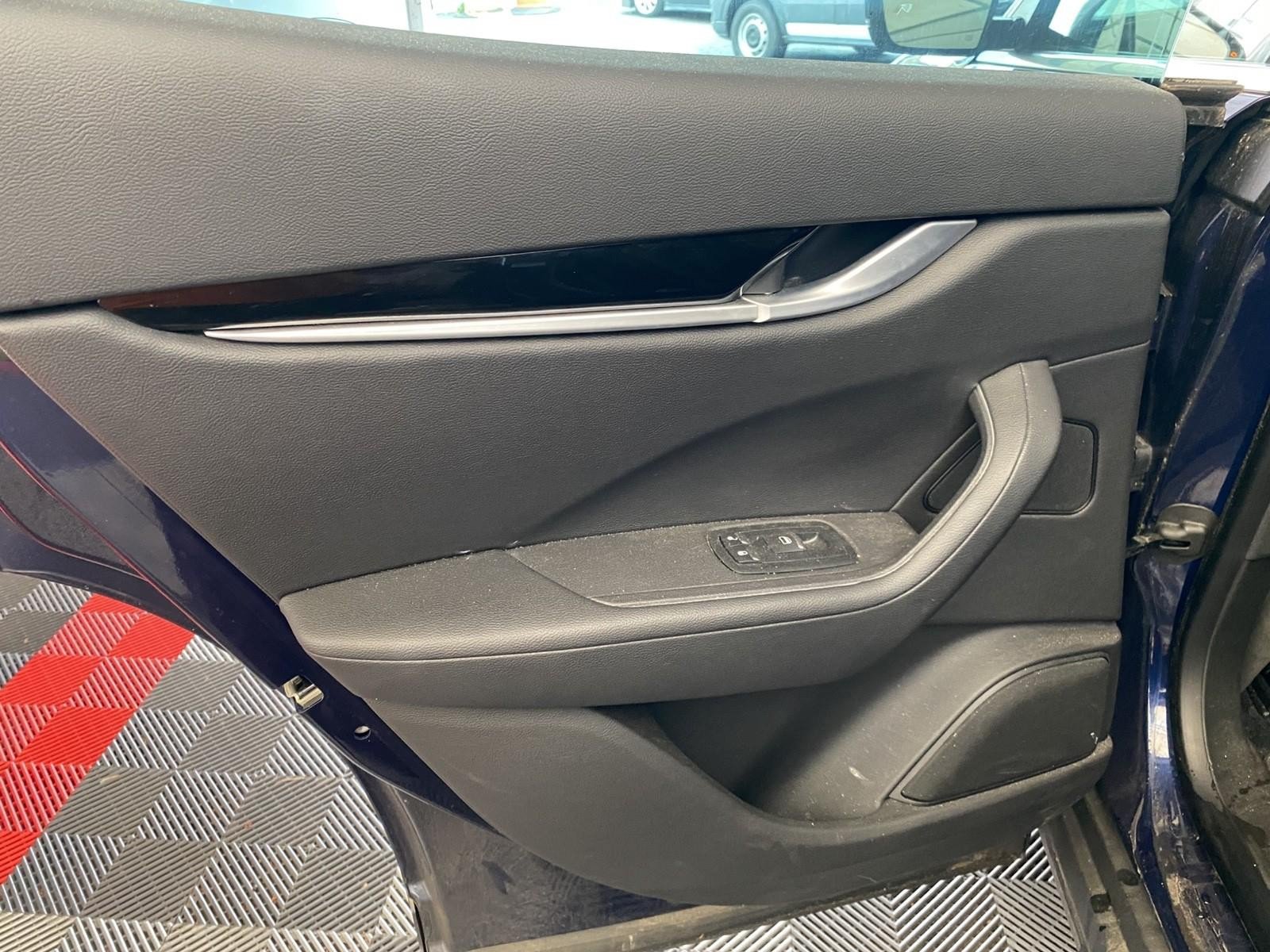 Used 2020 Maserati Levante AWD/4WD image 17