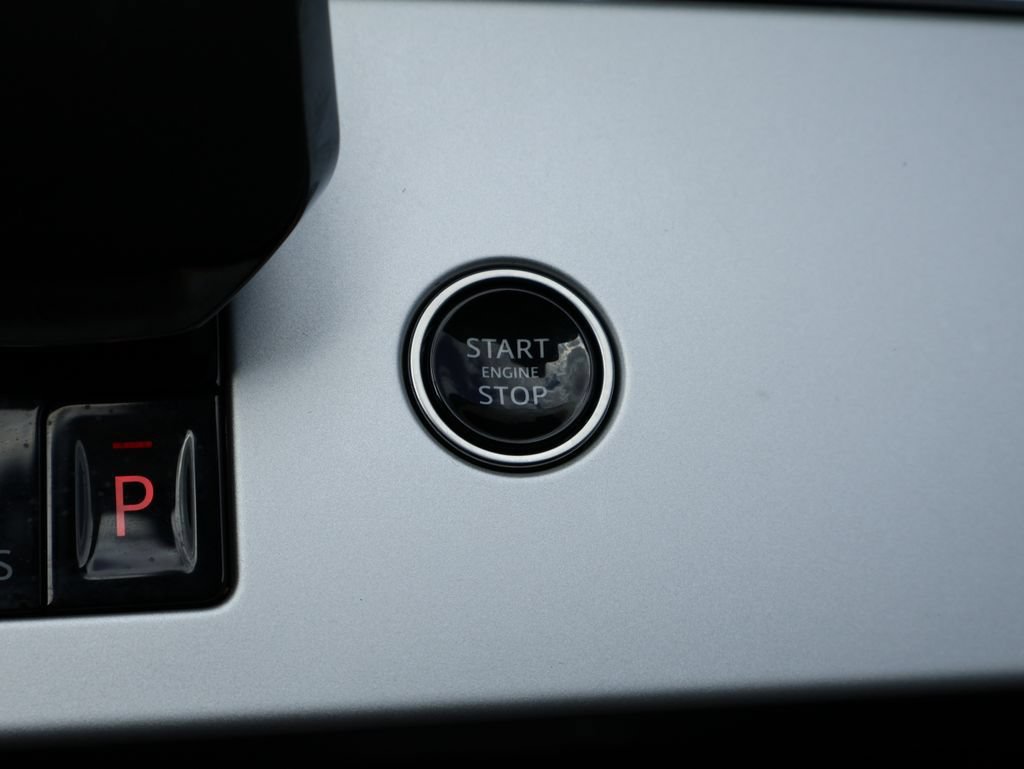 Certified 2025 Land Rover Range Rover Autobiography AWD/4WD image 30