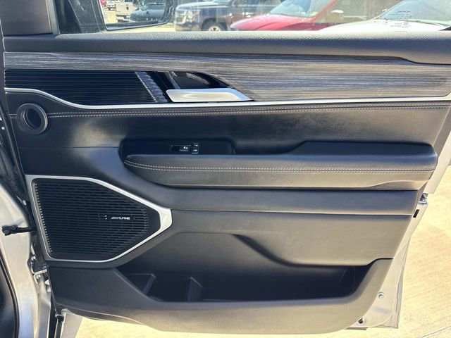 Used 2024 Jeep Wagoneer L Series III w/ Flexible Seating Group image 16