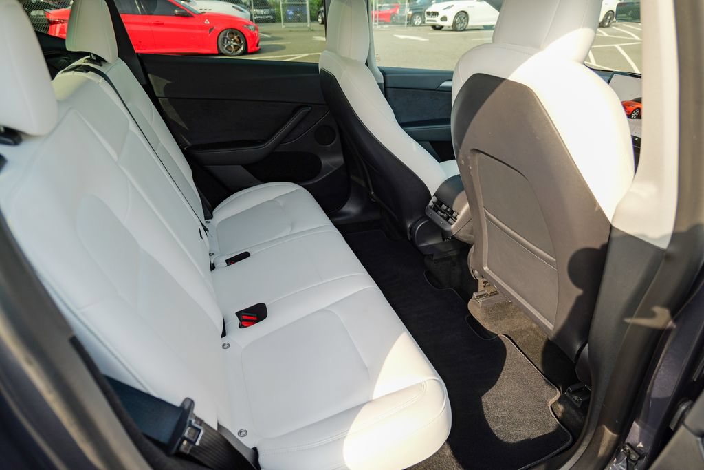 Used 2023 Tesla Model Y Long Range AWD/4WD image 30