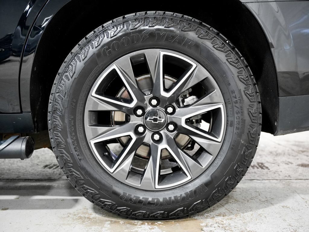 Used 2022 Chevrolet Tahoe Z71 w/ Z71 Off-Road Package AWD/4WD image 42