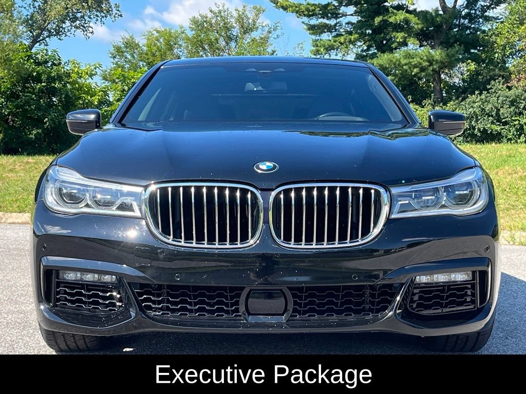 Used 2019 BMW 750i xDrive AWD/4WD image 2