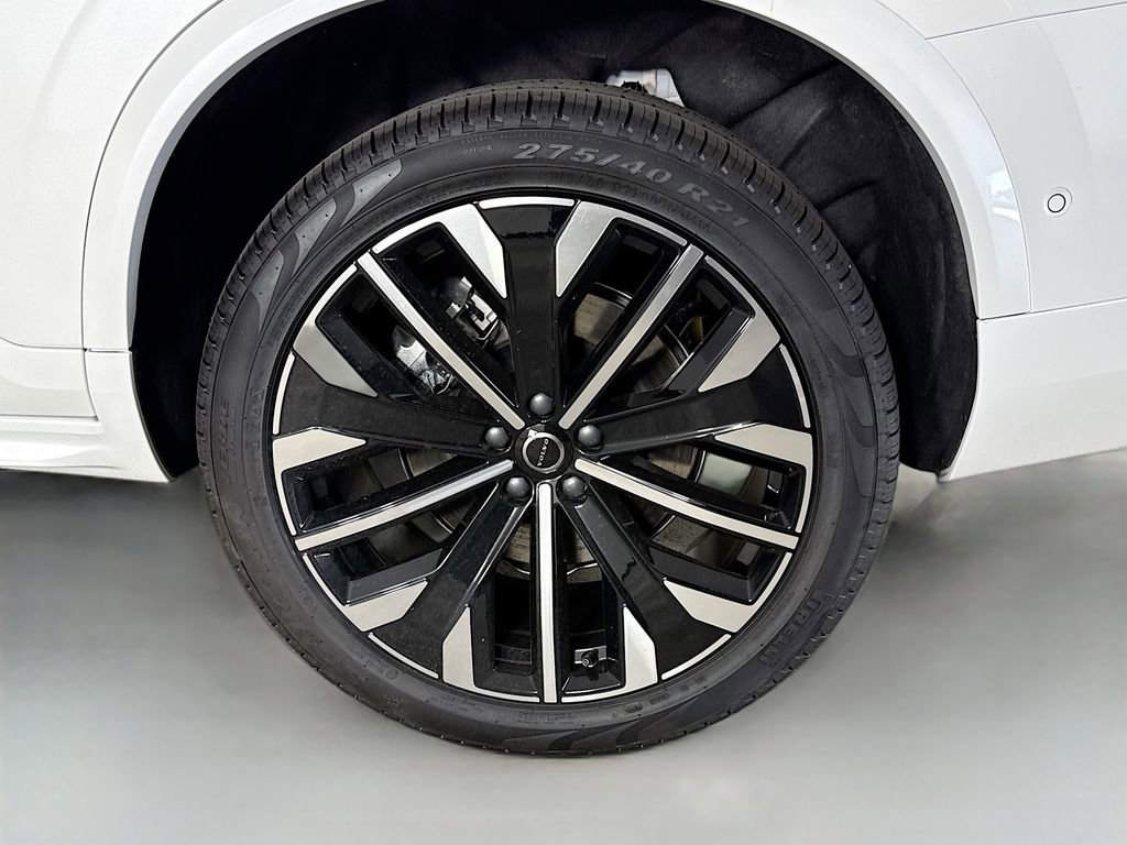 New 2026 Volvo XC90 B6 Plus w/ Protection Package Premier image 32