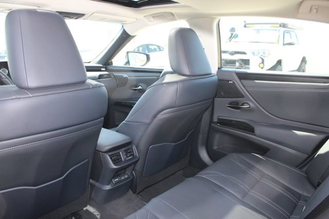 Certified 2025 Lexus ES 300h w/ Accessory Package (Z2) FWD image 9