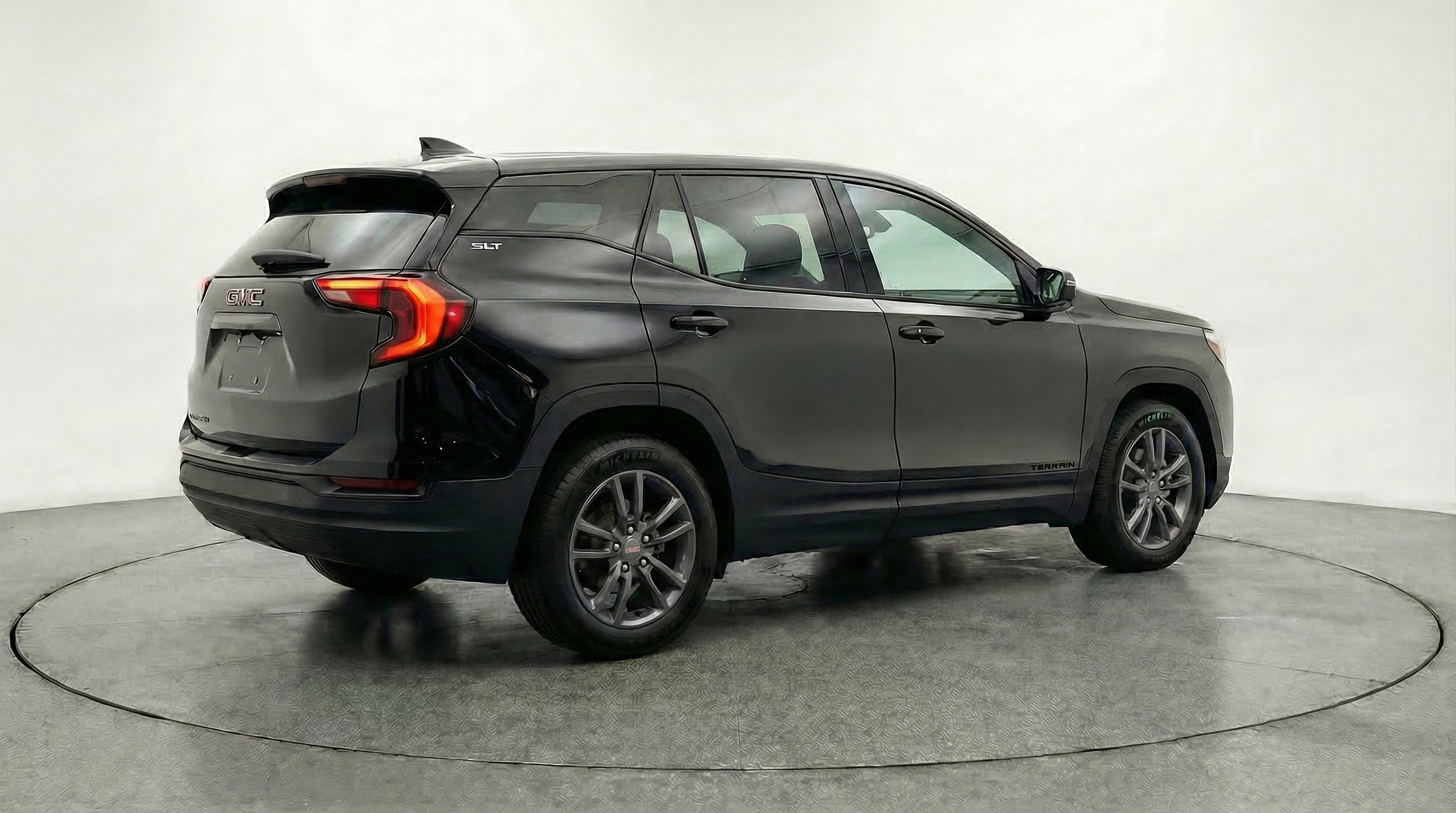 Used 2024 GMC Terrain SLT image 9