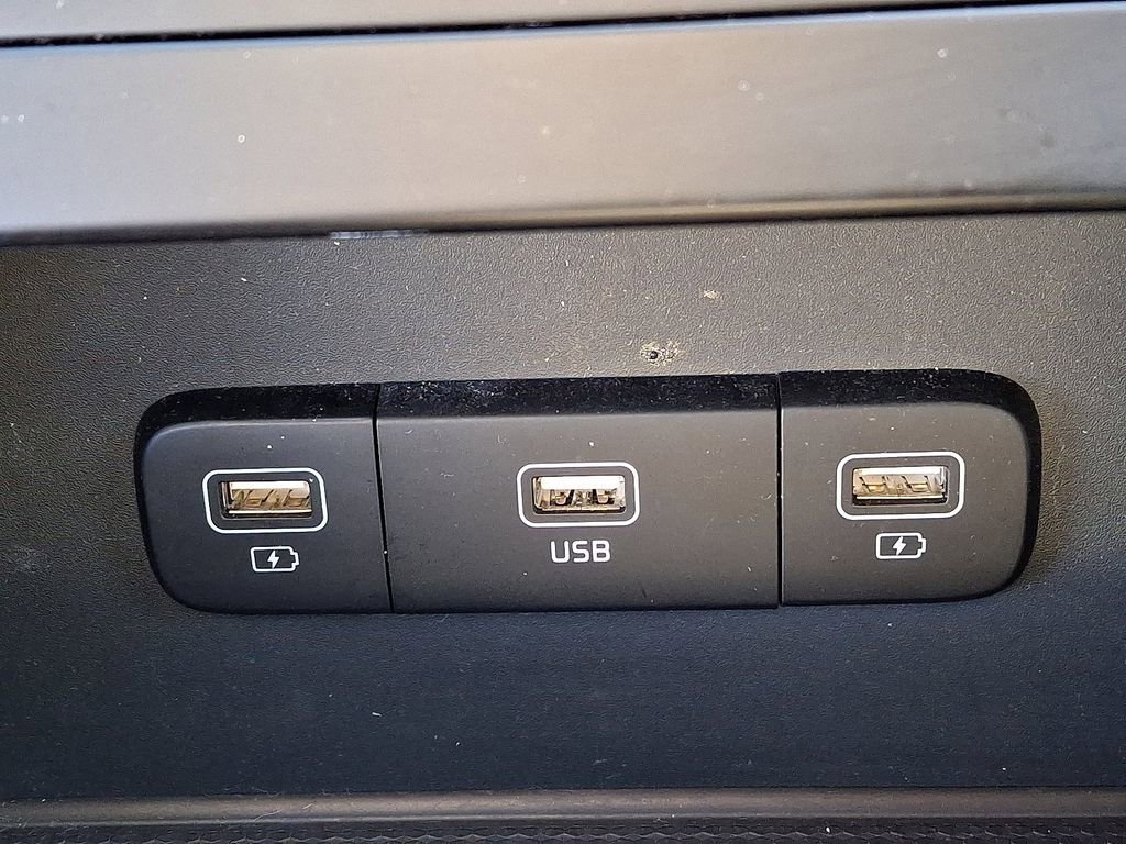 Used 2024 Kia Carnival LX image 27