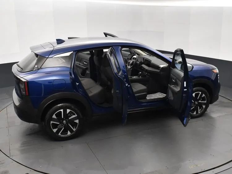 Used 2025 Nissan Kicks SV AWD/4WD image 6