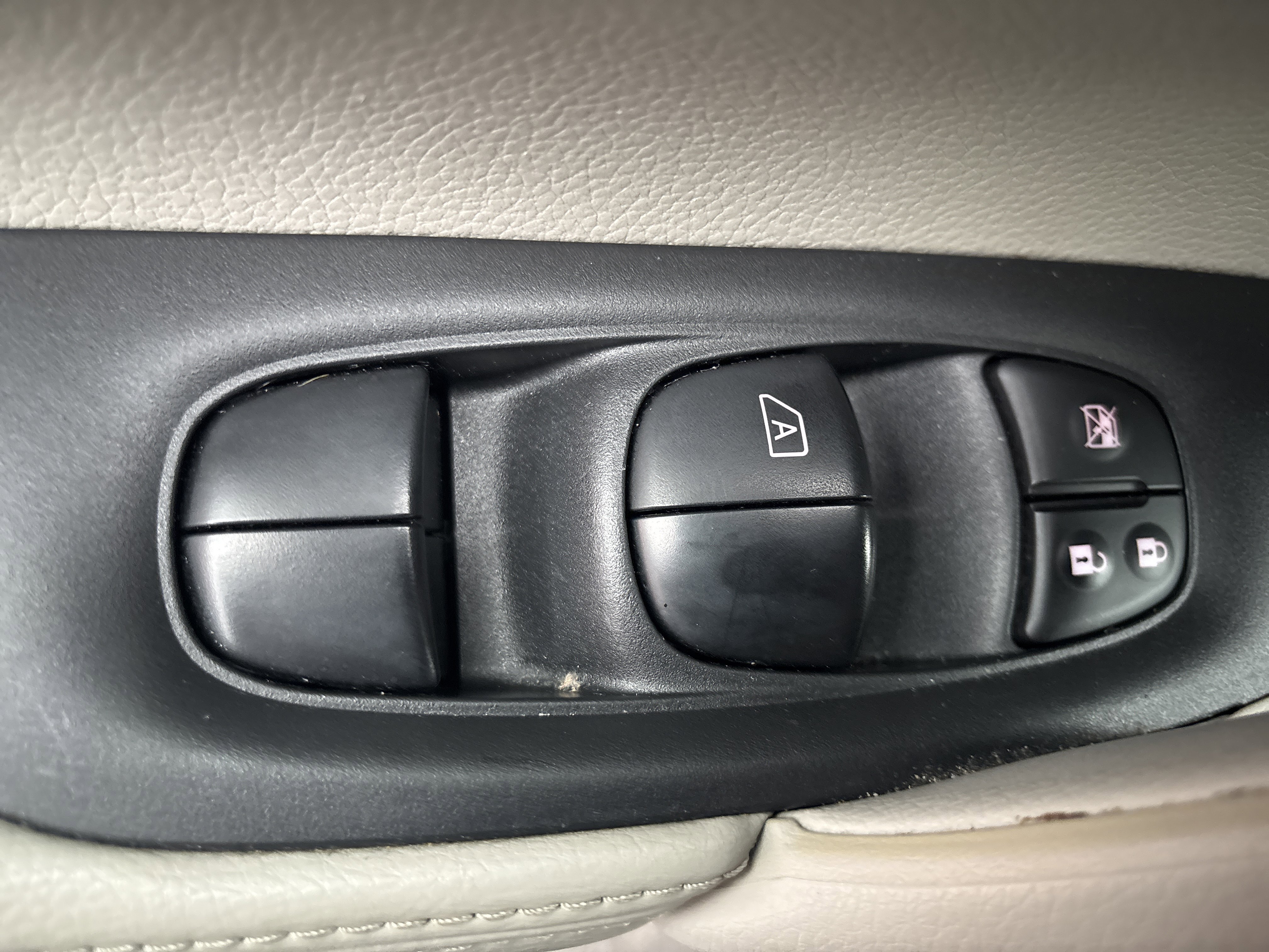 Used 2018 Nissan Rogue Sport SL w/ SL Premium Package image 17