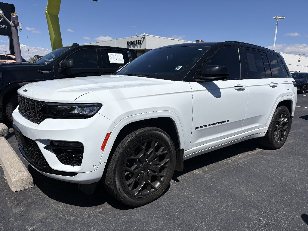 Used 2024 Jeep Grand Cherokee Summit w/ Adv Protech Group IV AWD/4WD image 2