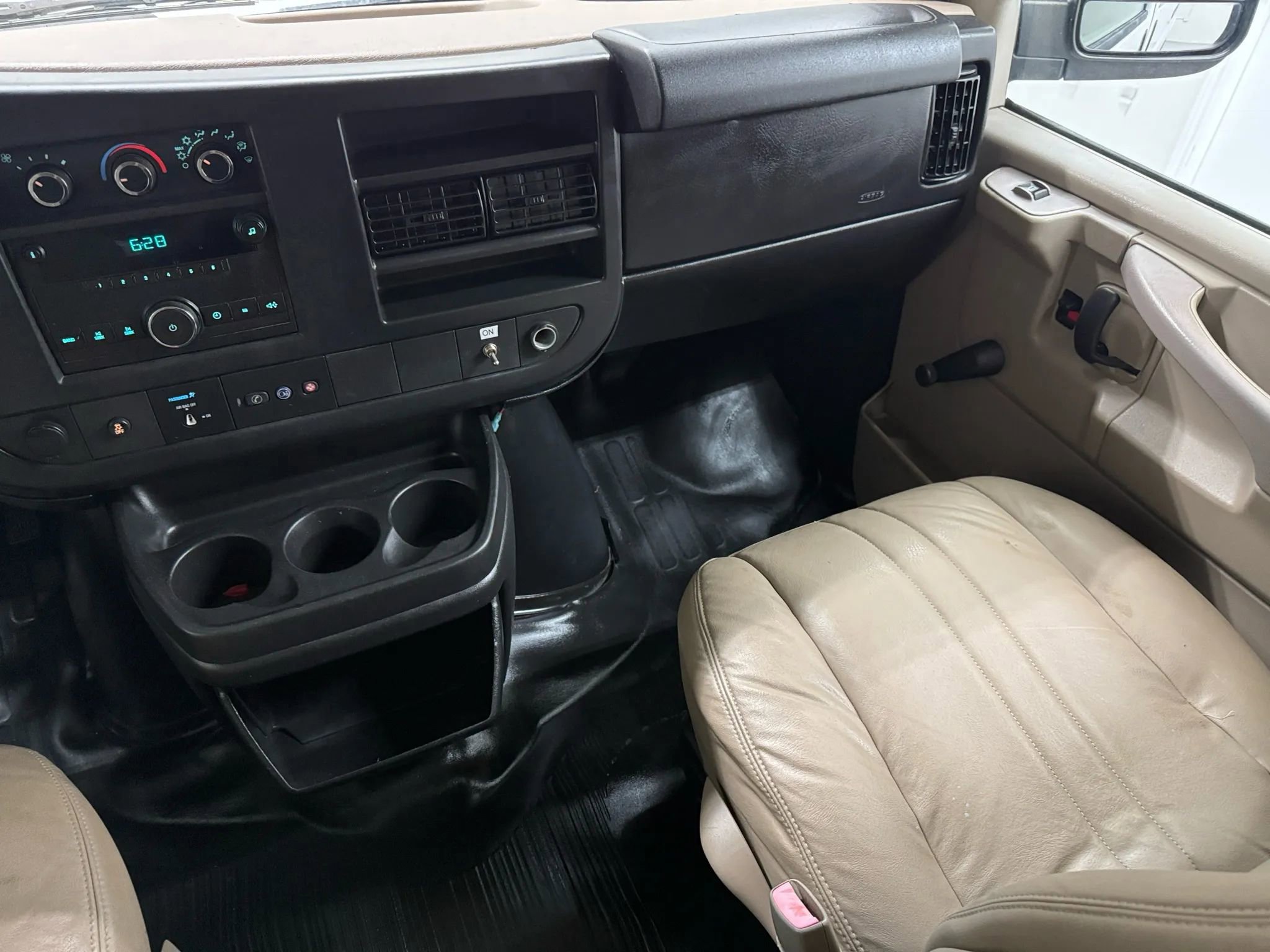 Used 2013 Chevrolet Express 3500 LS image 26