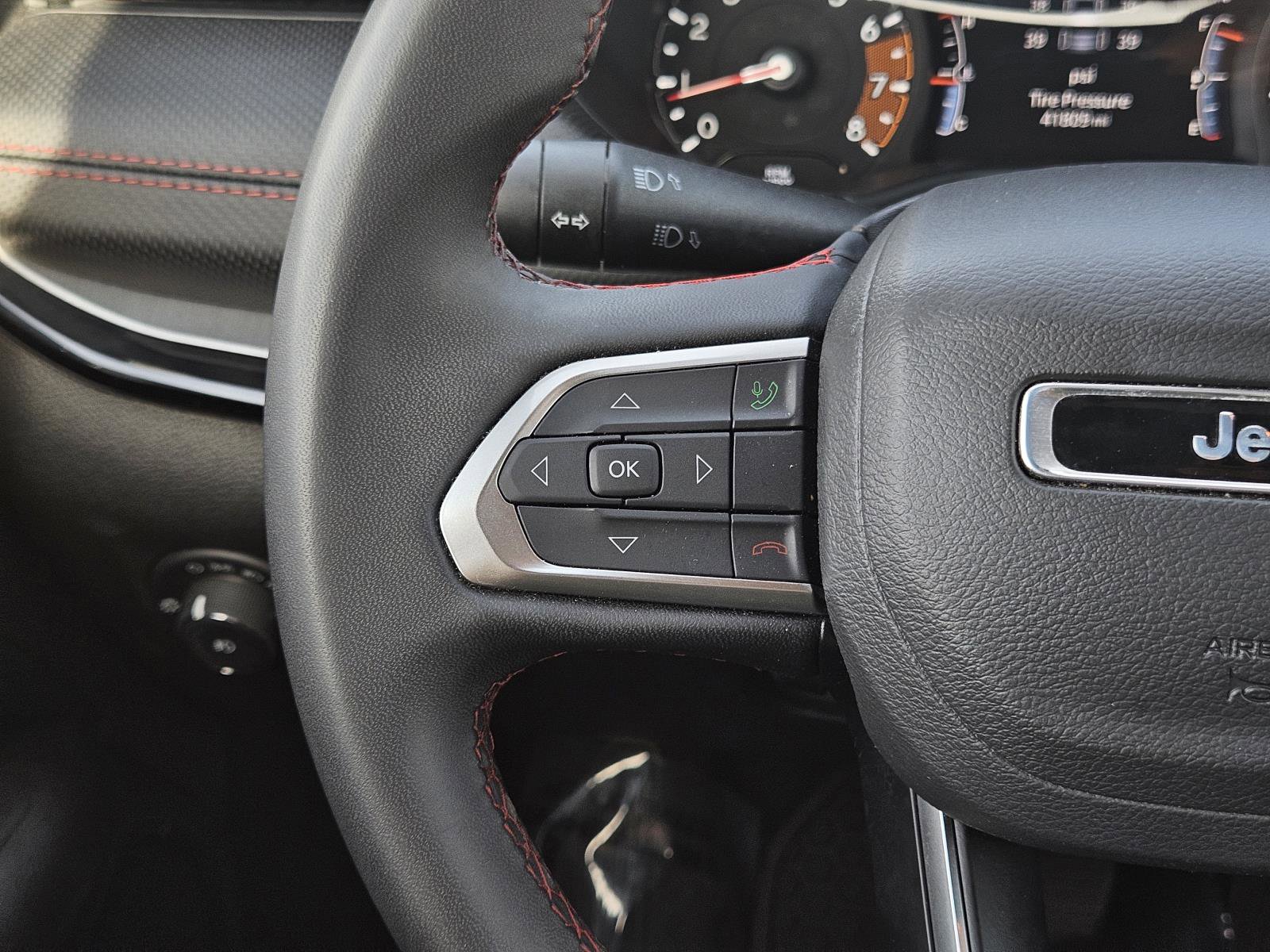 Used 2025 Jeep Compass Trailhawk image 17