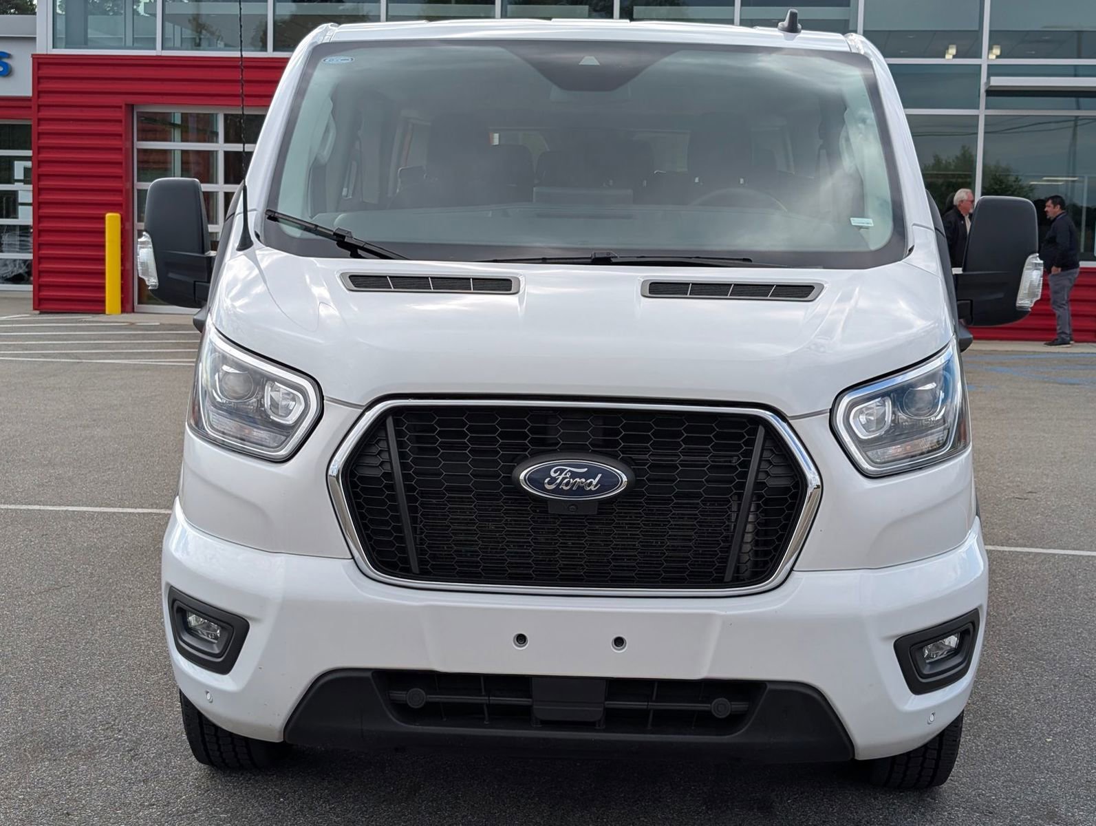 Used 2023 Ford Transit 350 XLT image 2
