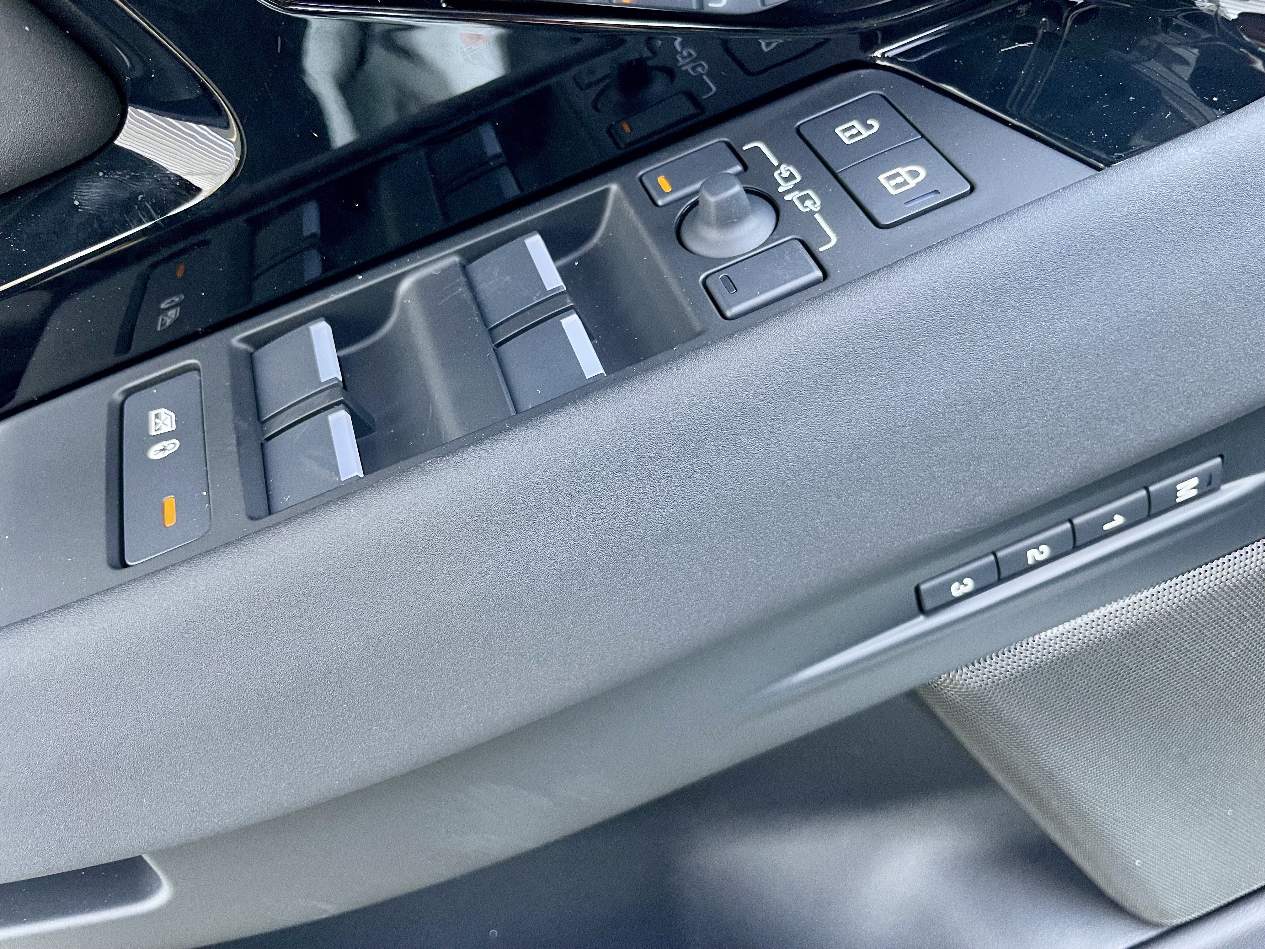 New 2026 Land Rover Range Rover Evoque Hoxton AWD/4WD image 11
