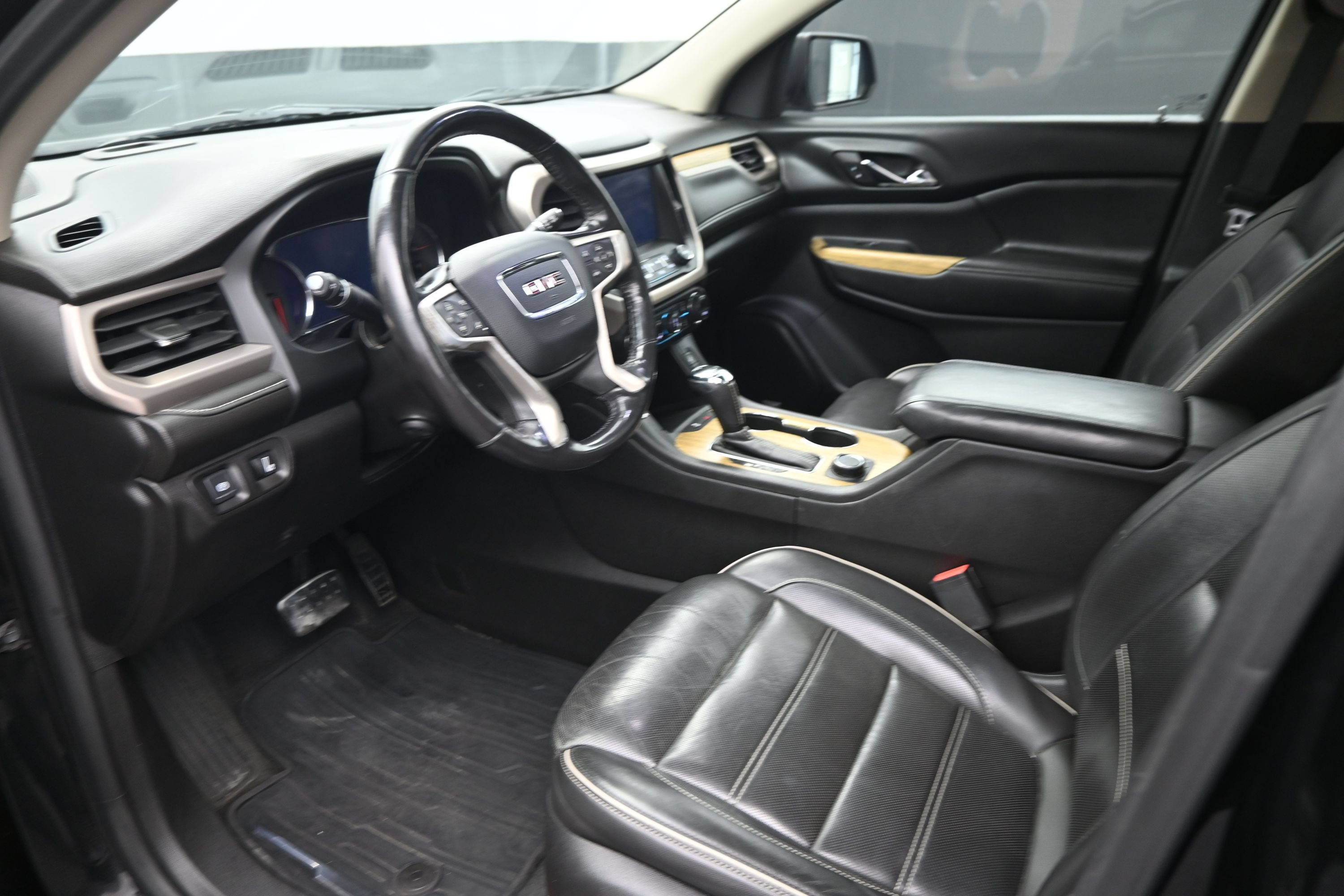 Used 2018 GMC Acadia Denali w/ Technology Package AWD/4WD image 12