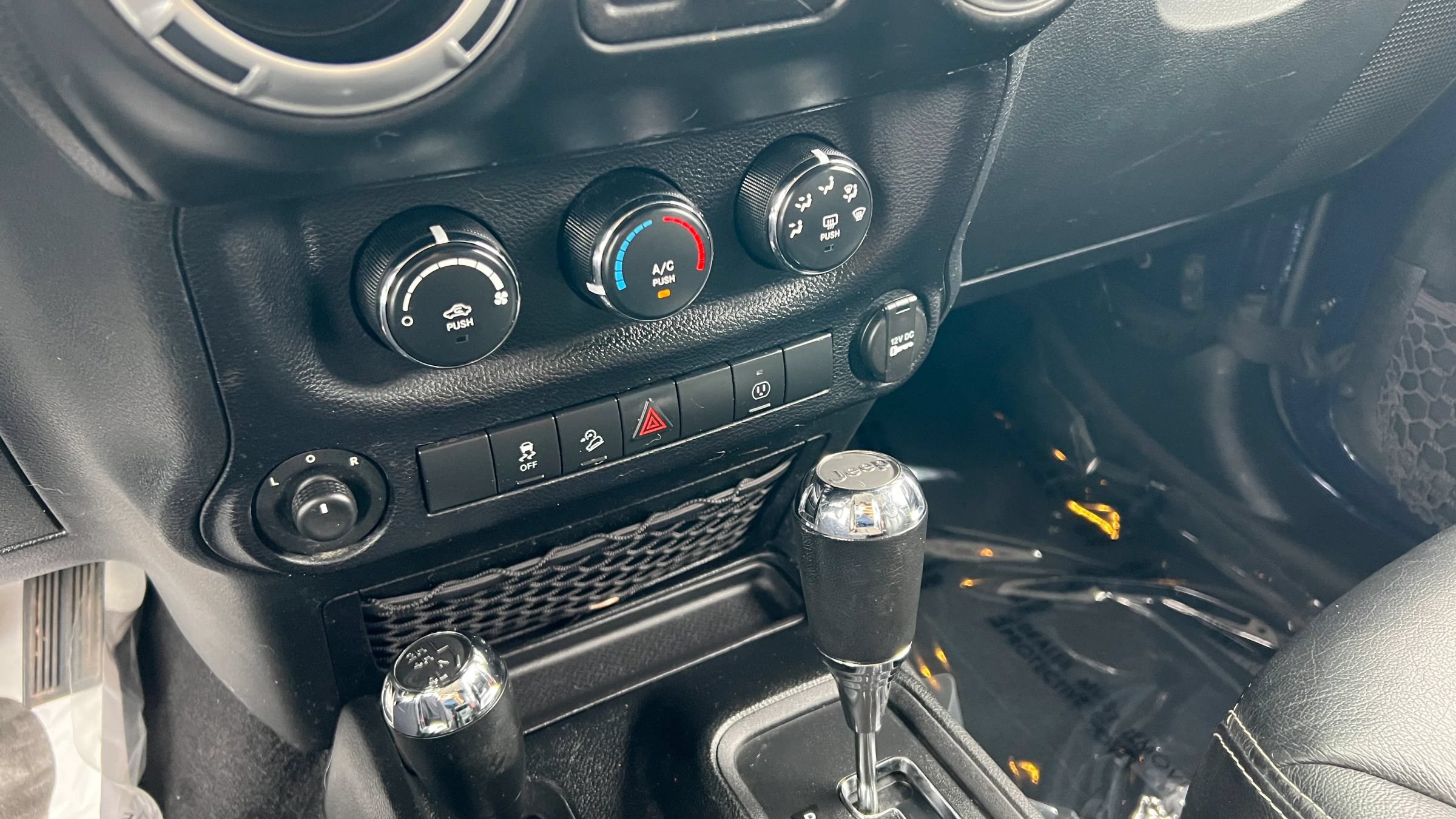 Used 2013 Jeep Wrangler Rubicon w/ Dual Top Group AWD/4WD image 17