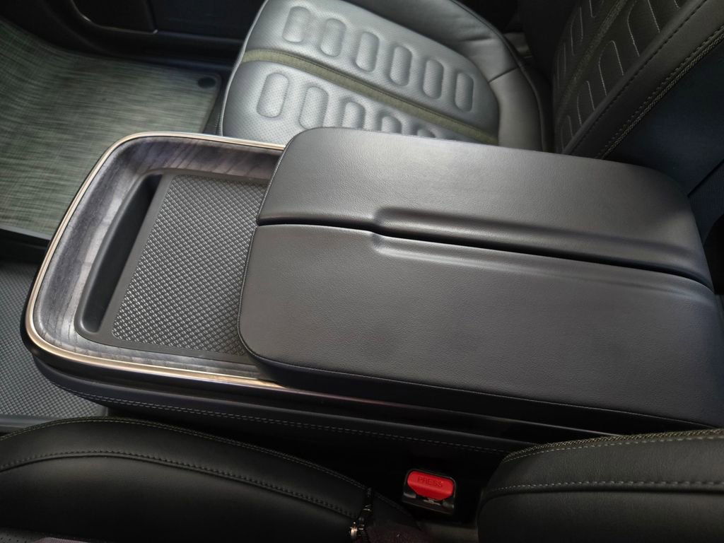 Used 2022 Rivian R1S Launch Edition image 36