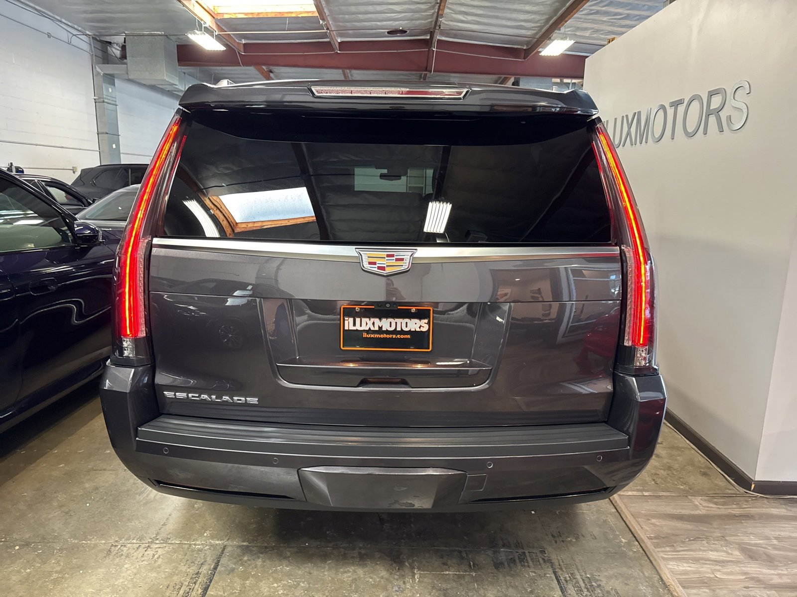 Used 2017 Cadillac Escalade ESV Platinum image 23