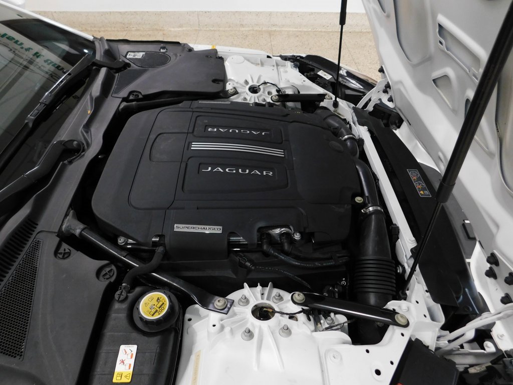 Used 2015 Jaguar F-TYPE R image 12