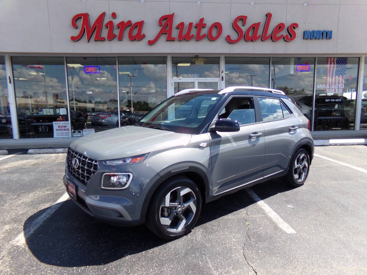 Used 2023 Hyundai Venue Limited FWD image 1
