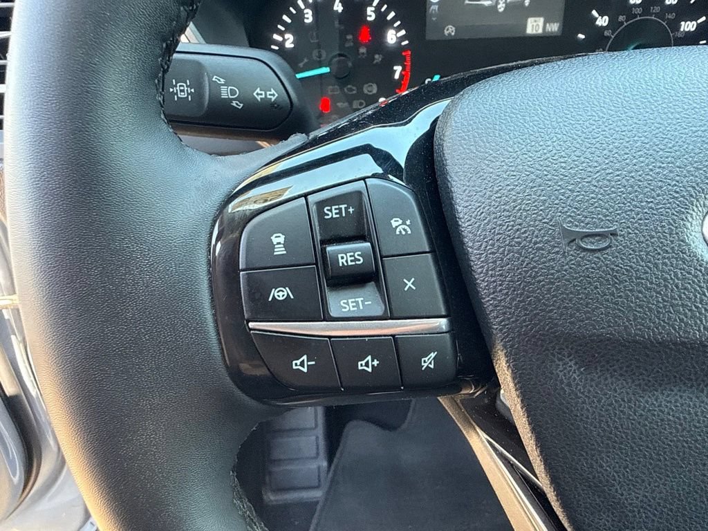 Used 2022 Ford Escape SEL w/ Equipment Group 302A AWD/4WD image 18