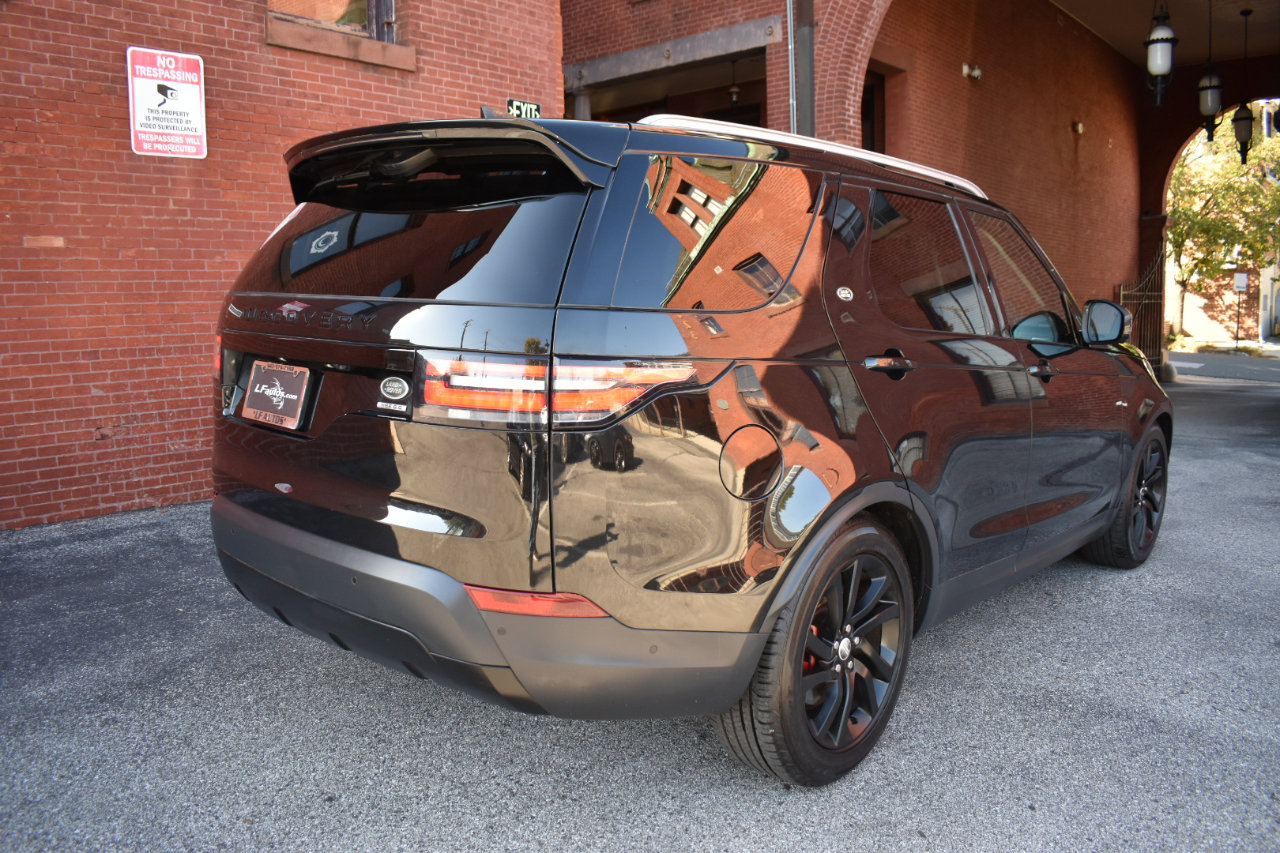 Used 2017 Land Rover Discovery HSE image 3