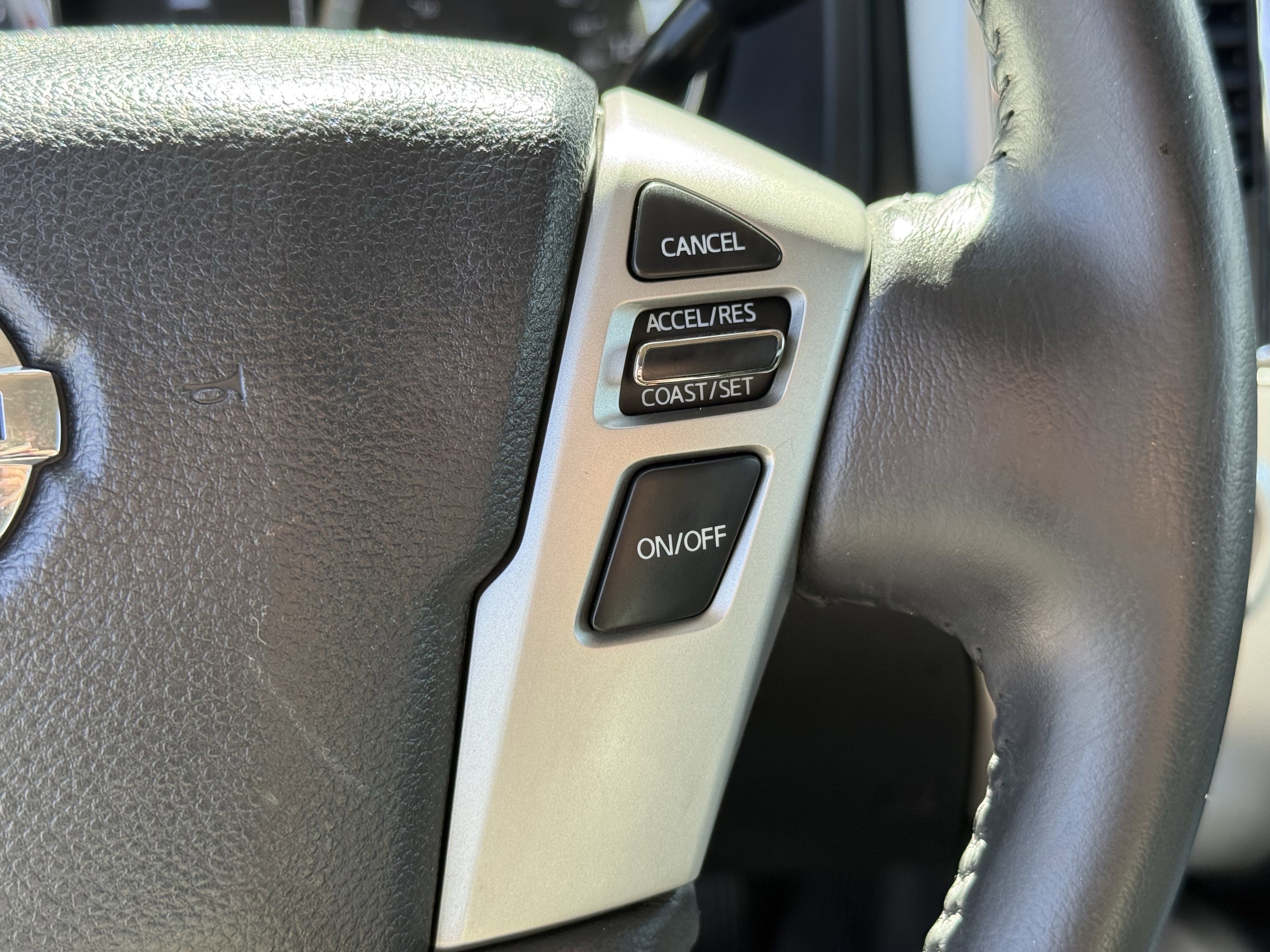 Used 2018 Nissan Titan SL image 17