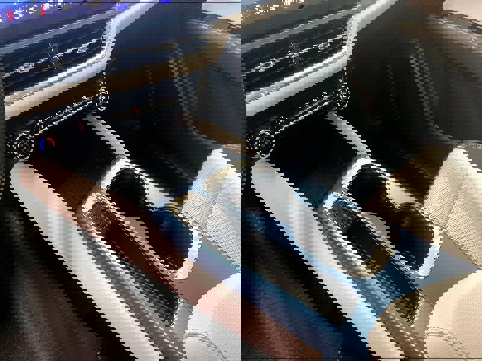 Used 2024 Chevrolet Equinox EV LT image 21