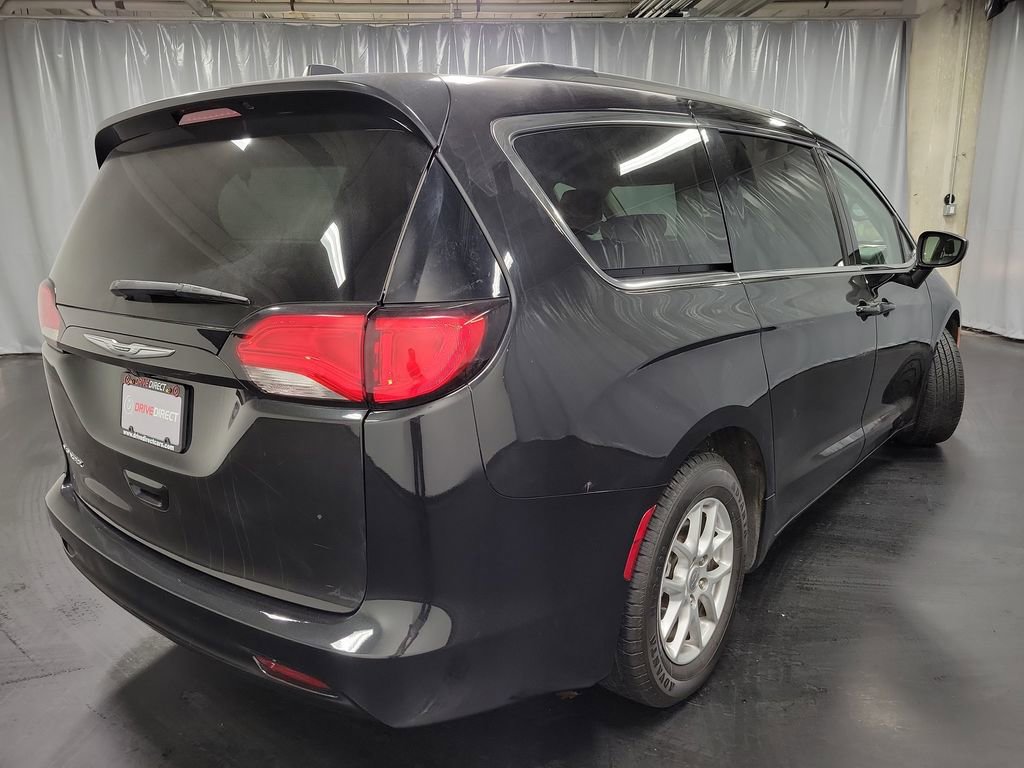 Used 2021 Chrysler Voyager Lxi image 8