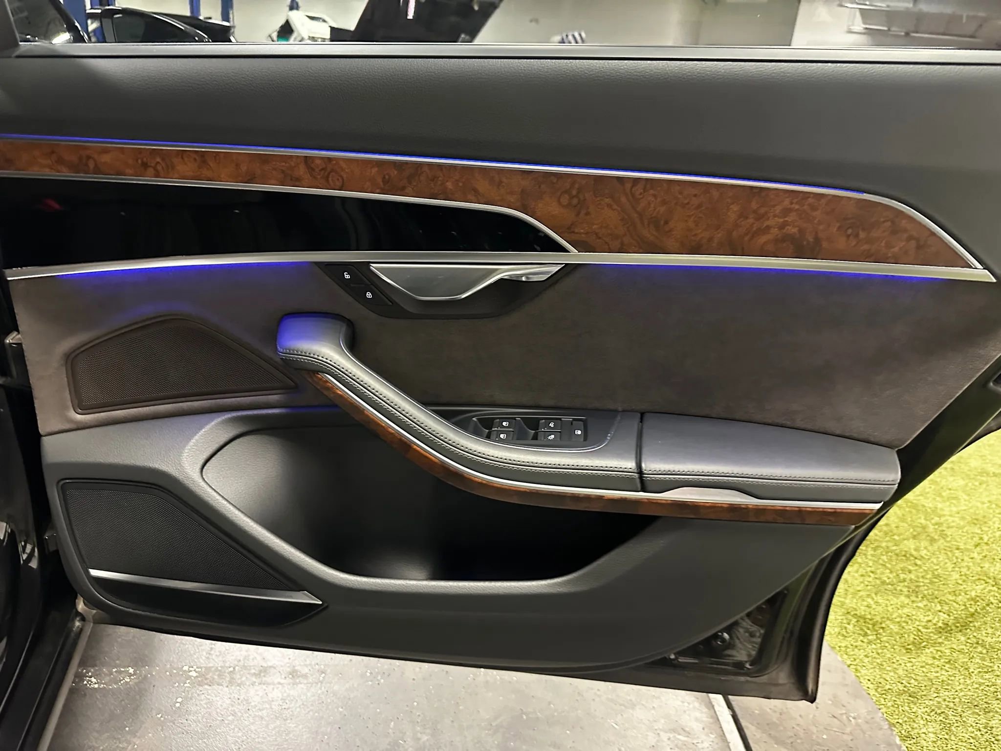 Used 2020 Audi A8 L 4.0T image 23