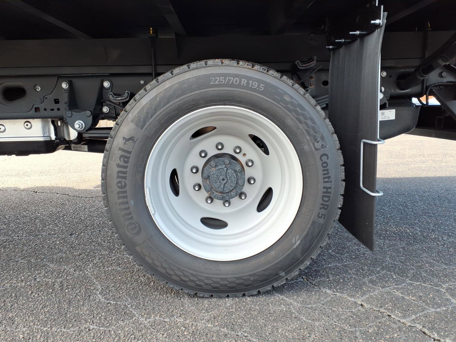 New 2025 Ford F550 4x4 Regular Cab Super Duty image 39