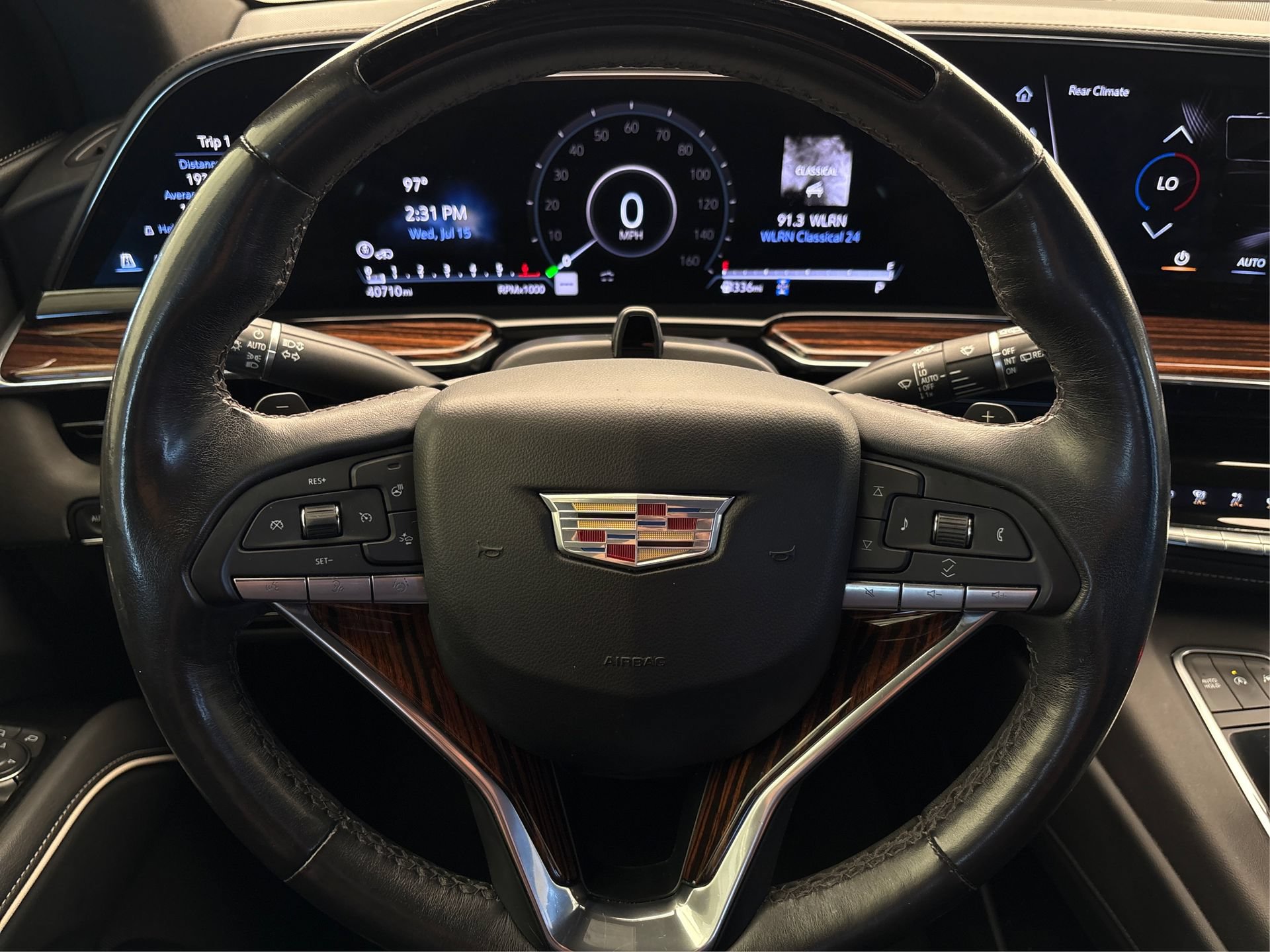 Certified 2022 Cadillac Escalade Premium Luxury w/ Performance Package AWD/4WD image 20