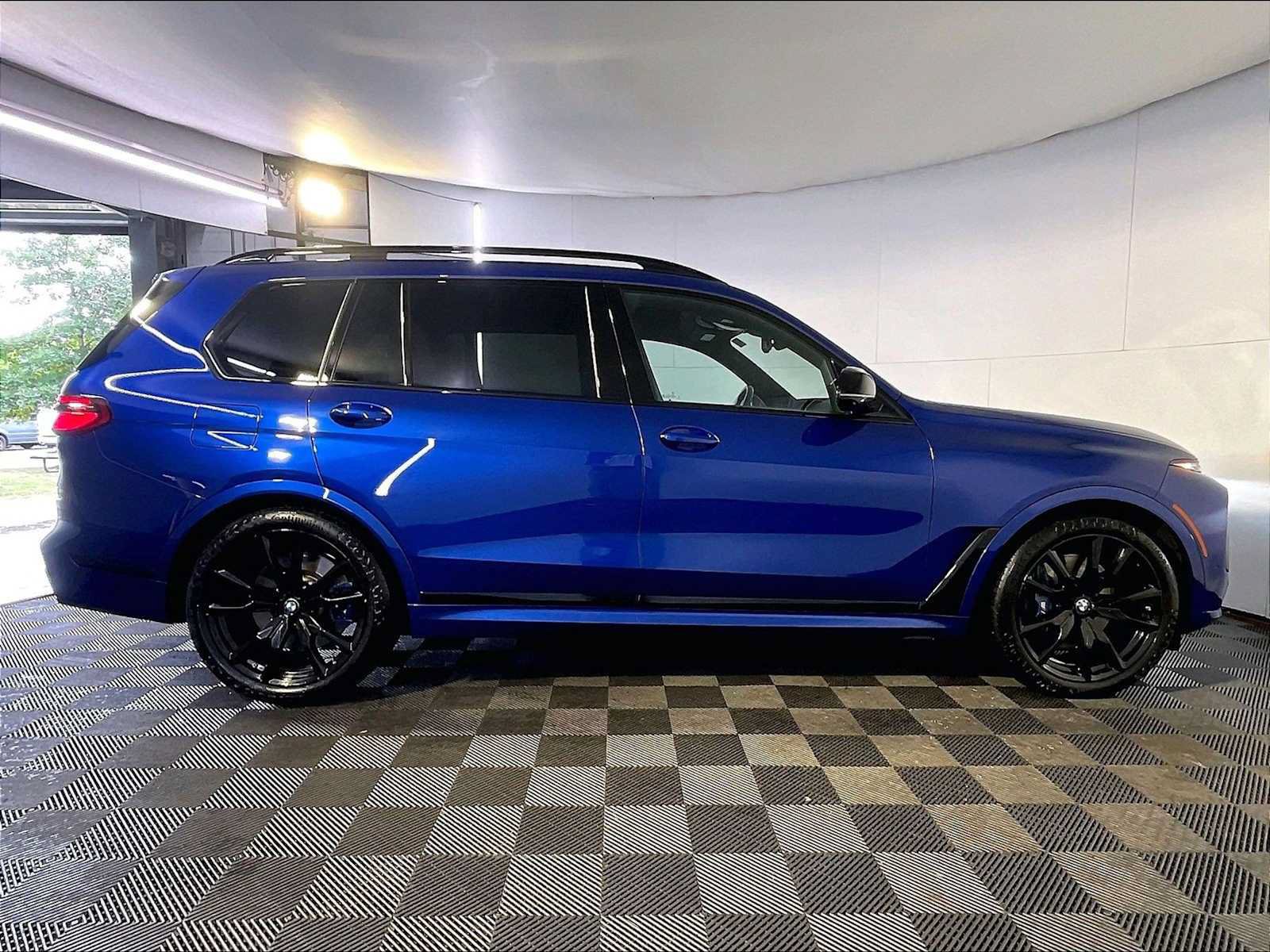 Used 2025 BMW X7 M60i w/ Executive Package AWD/4WD image 8