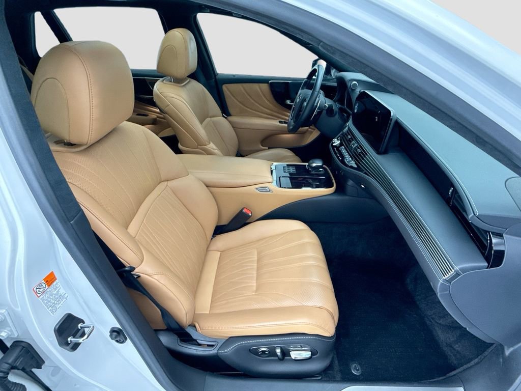 Used 2023 Lexus LS 500 w/ Luxury Package RWD image 19