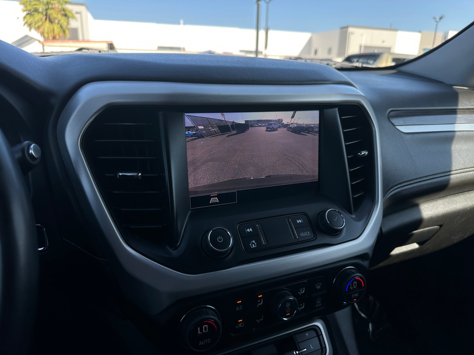 Used 2023 GMC Acadia SLT FWD image 30