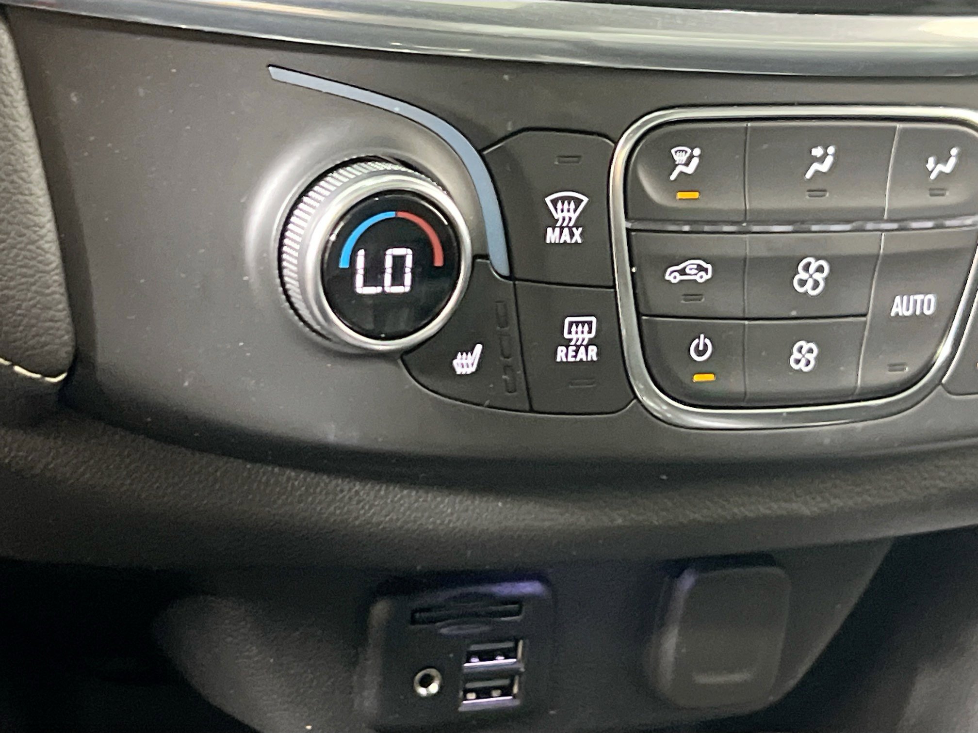 Used 2022 Chevrolet Traverse LT w/ LT Premium Package image 20