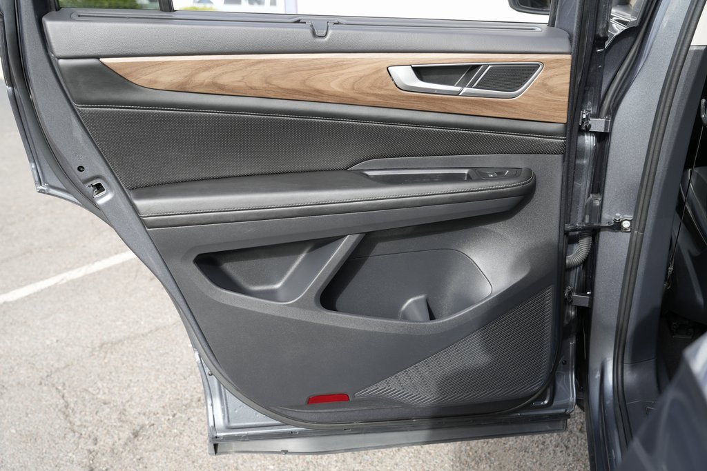 Used 2024 Volkswagen Atlas SE image 33