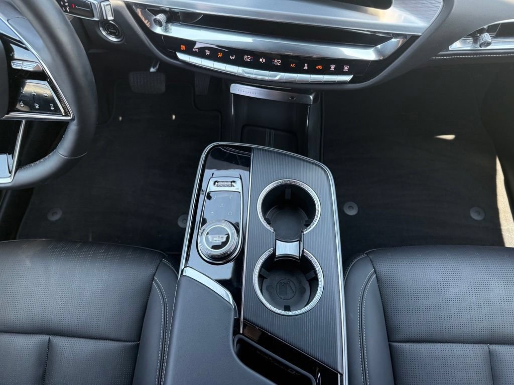 Certified 2024 Cadillac Lyriq Luxury AWD/4WD image 25