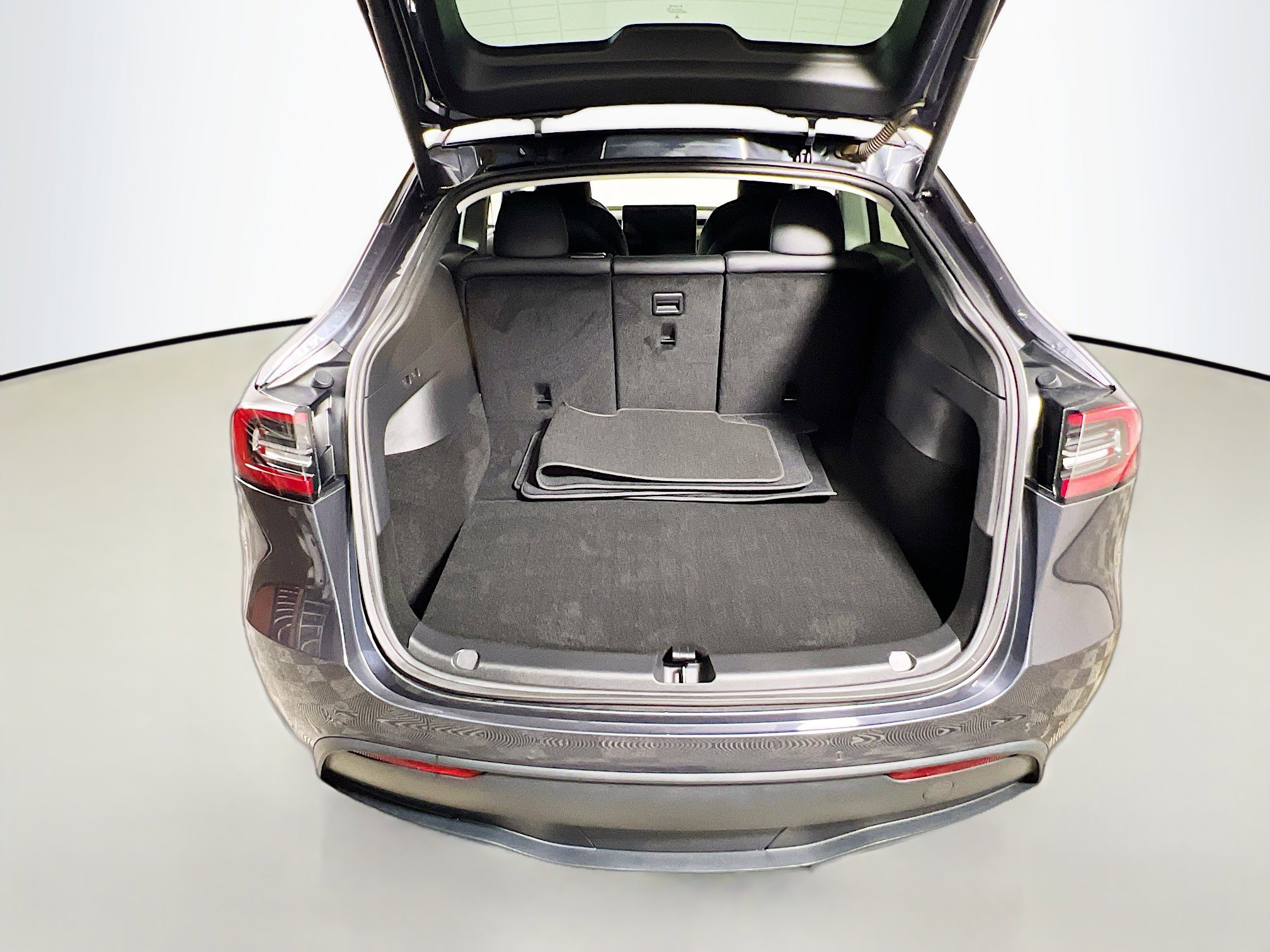 Used 2020 Tesla Model Y Long Range image 32