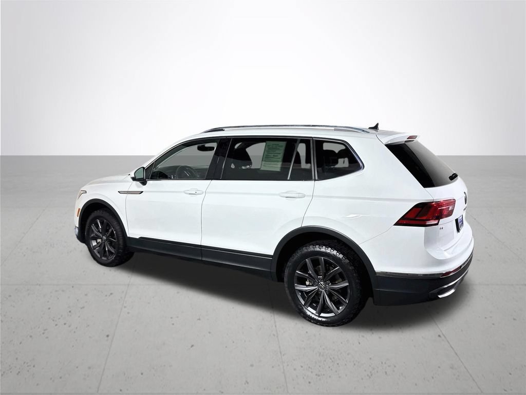 Certified 2022 Volkswagen Tiguan SE w/ Panoramic Sunroof Package AWD/4WD image 9