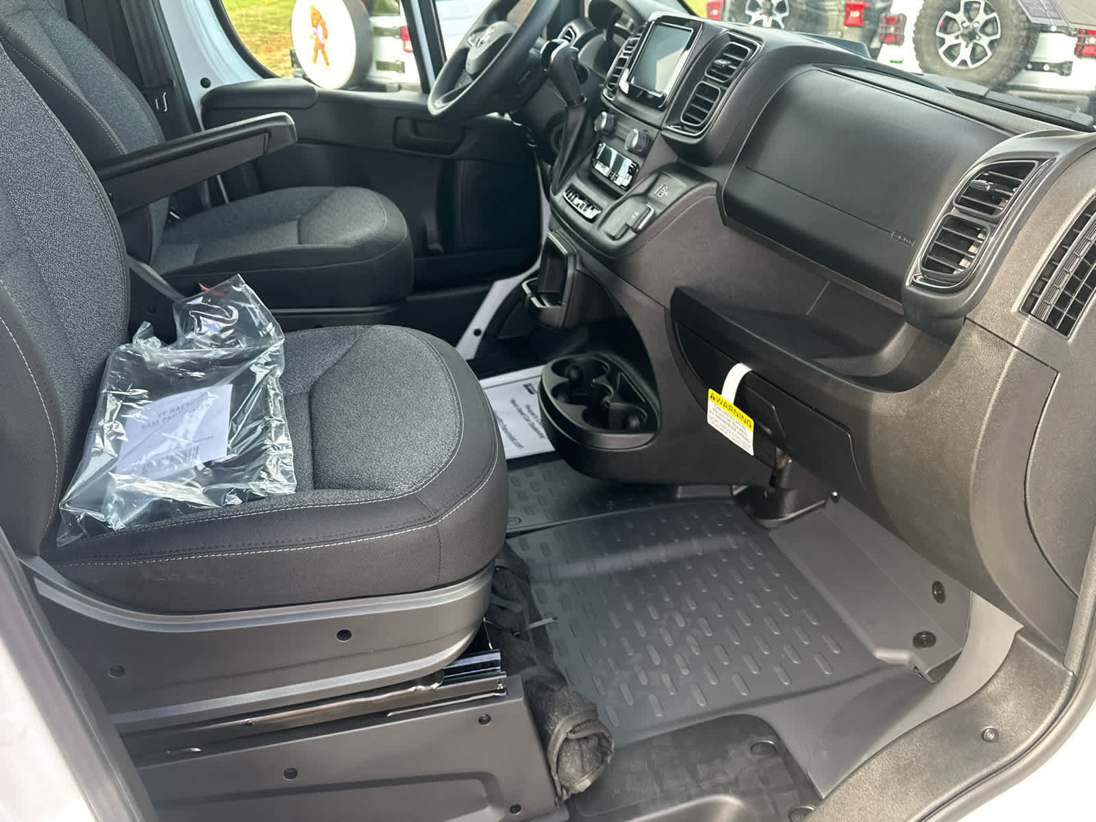 New 2024 RAM ProMaster 2500 w/ Safety Group FWD image 10