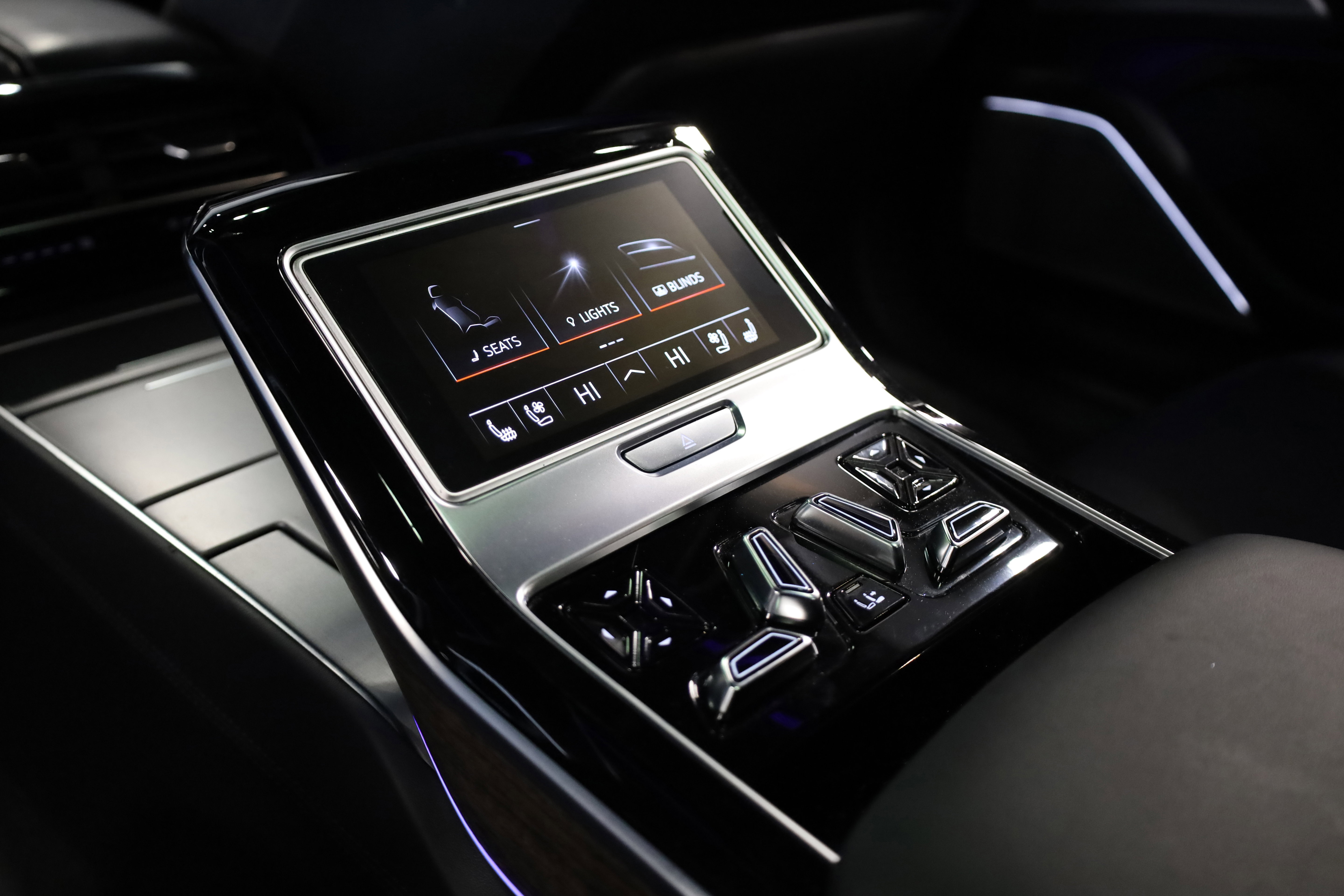 Used 2020 Audi A8 L 4.0T w/ Sport Plus Package image 41