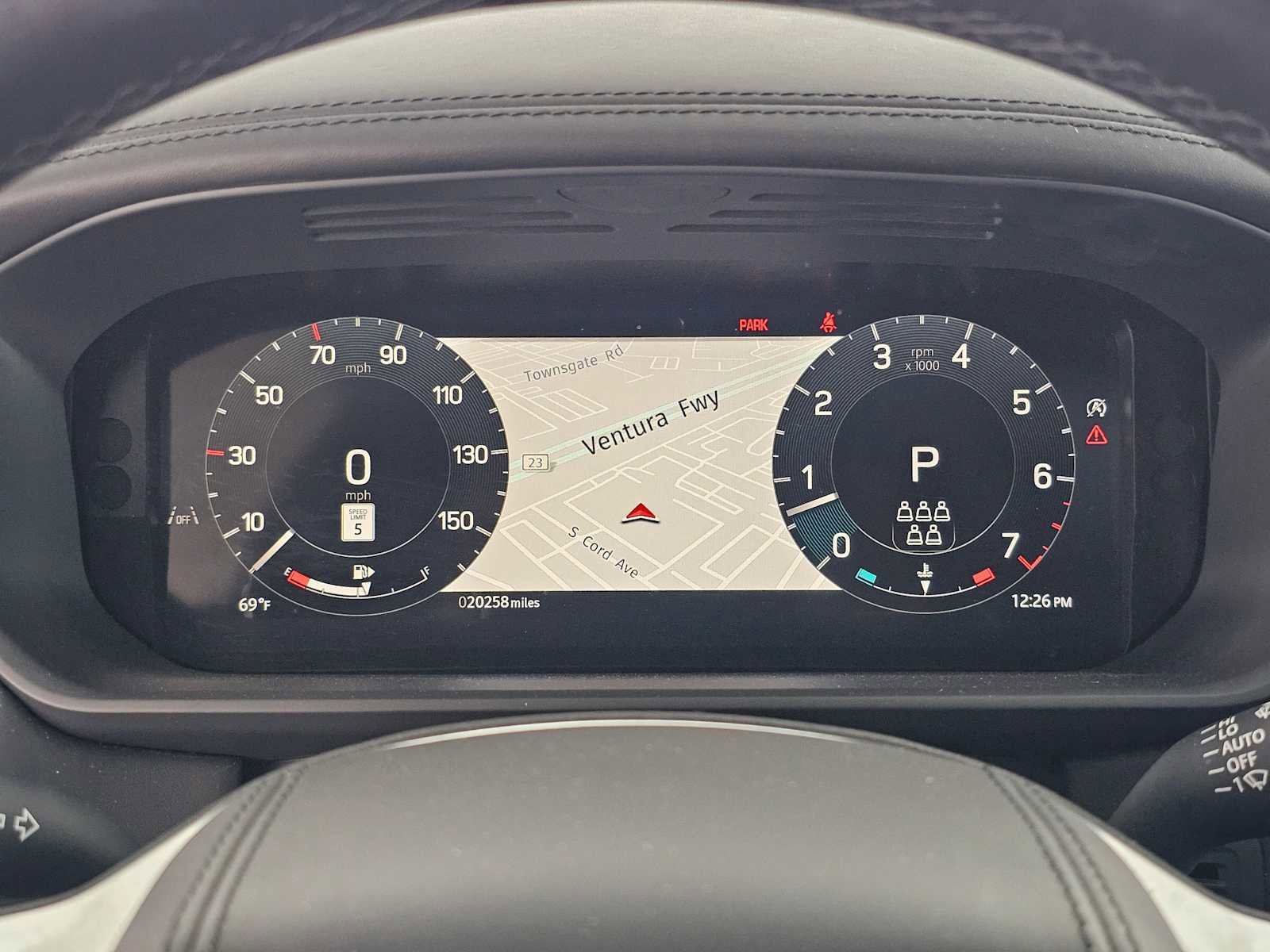 Used 2024 Land Rover Discovery Metropolitan Edition image 26