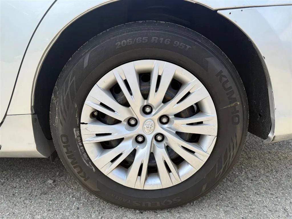 Used 2012 Toyota Camry LE FWD image 31