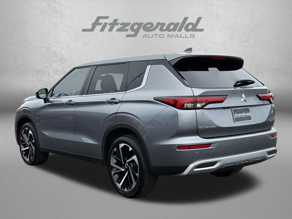 Used 2023 Mitsubishi Outlander SE AWD/4WD image 6